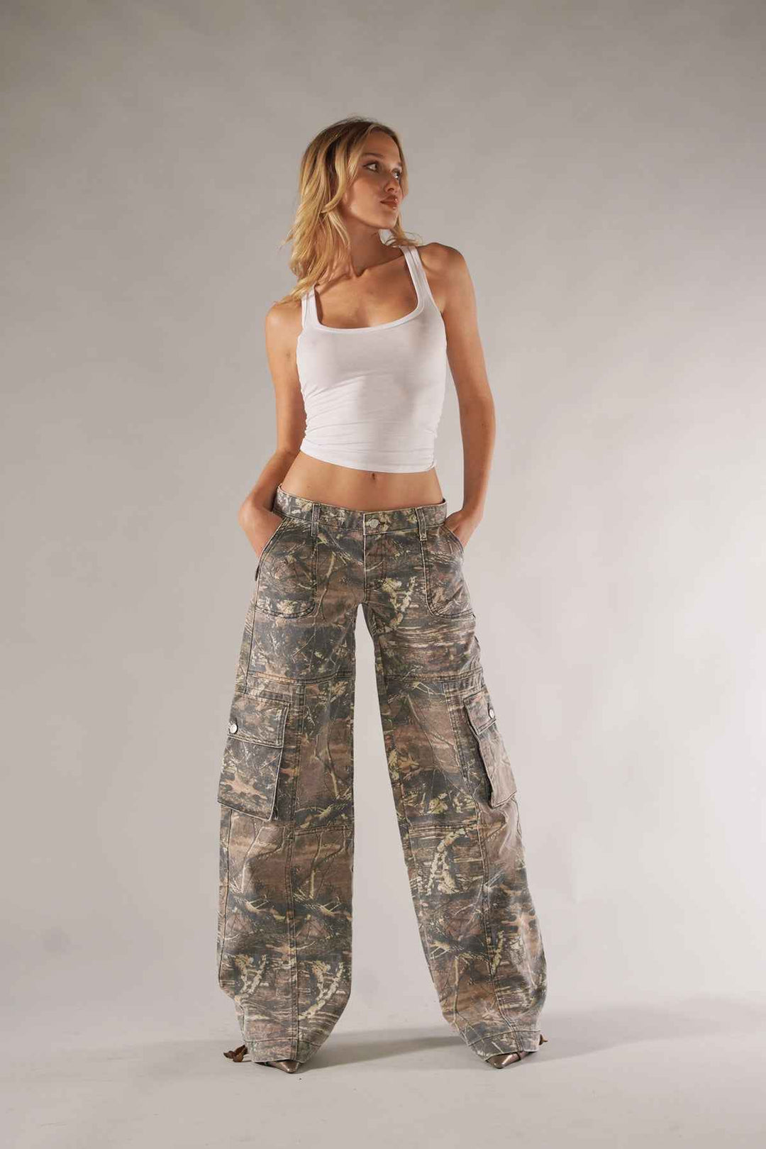 Women’s Camo Leg Cargo Pants – Relaxed Fit Streetwear Trousers