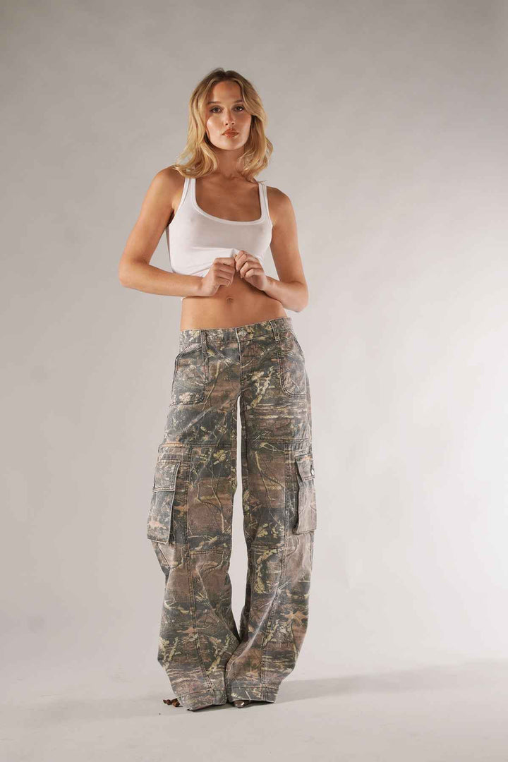 Women’s Camo Leg Cargo Pants – Relaxed Fit Streetwear Trousers