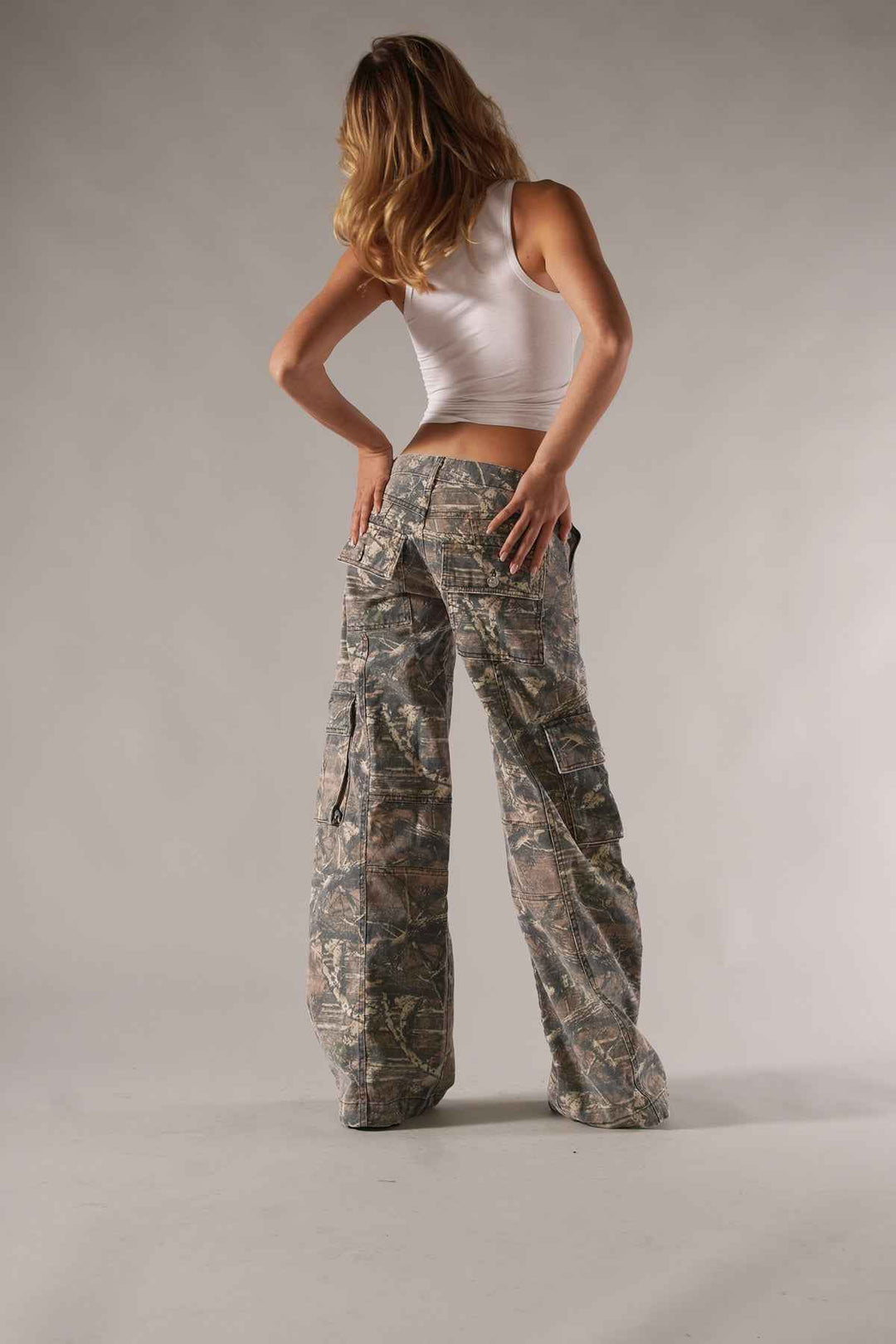 Women’s Camo Leg Cargo Pants – Relaxed Fit Streetwear Trousers