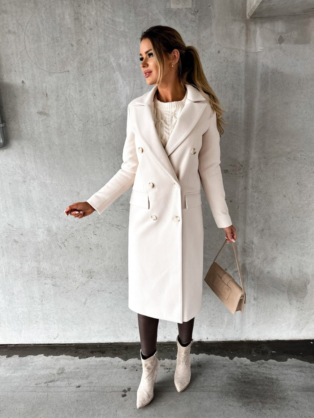 Tailored Coat – Timeless Elegance – Premium